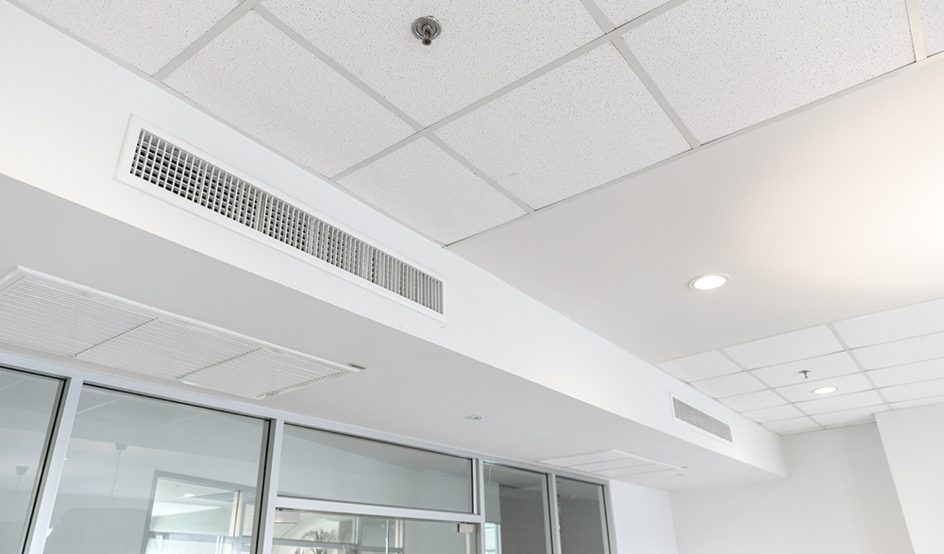 Be- und Entlüftung bei Muster Elektro in Musterstadt